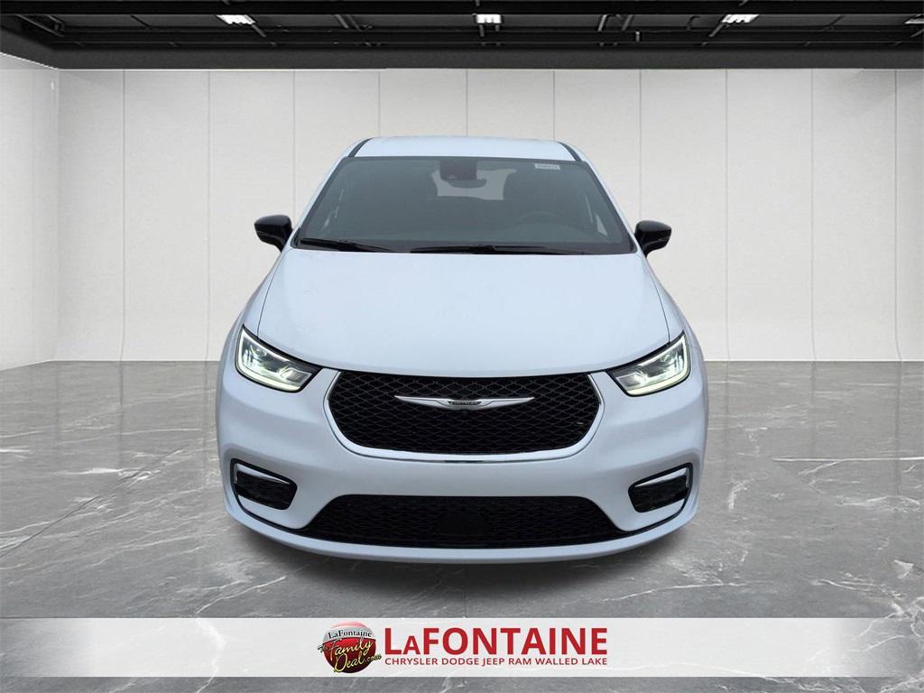 new 2026 Chrysler Pacifica car, priced at $40,629