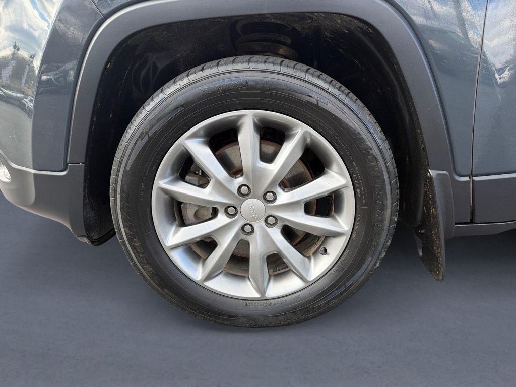 used 2018 Jeep Cherokee car, priced at $15,979