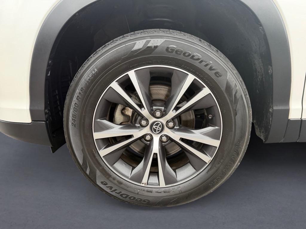 used 2019 Toyota Highlander car, priced at $19,629