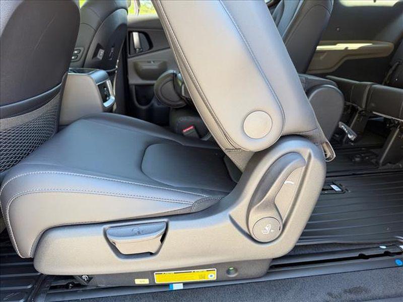 new 2026 Kia Carnival Hybrid car, priced at $43,500