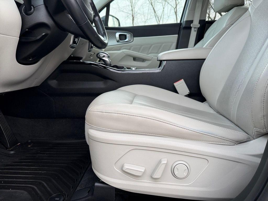 used 2022 Kia Sorento car, priced at $33,778