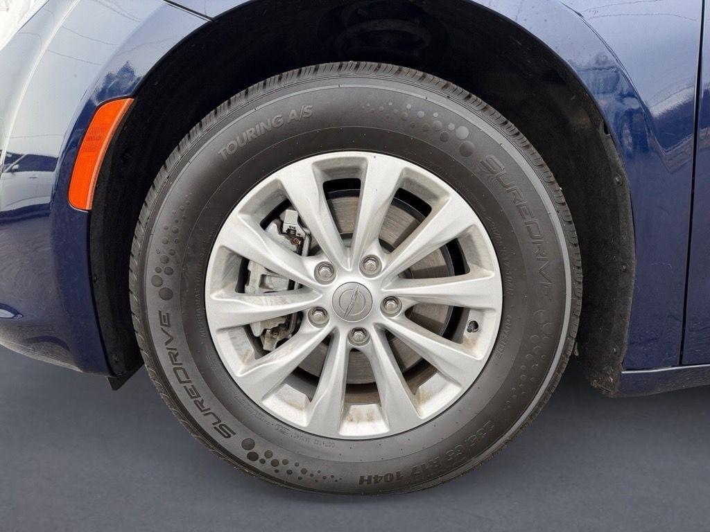 used 2017 Chrysler Pacifica car, priced at $19,287