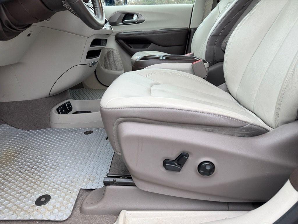 used 2017 Chrysler Pacifica car, priced at $19,287