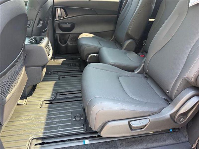 new 2026 Kia Carnival Hybrid car, priced at $53,310