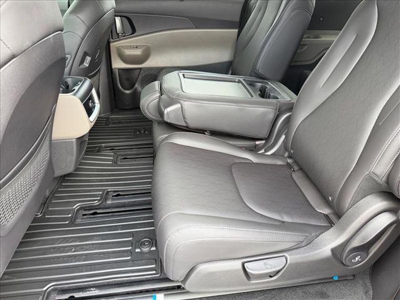 new 2026 Kia Carnival Hybrid car, priced at $44,020