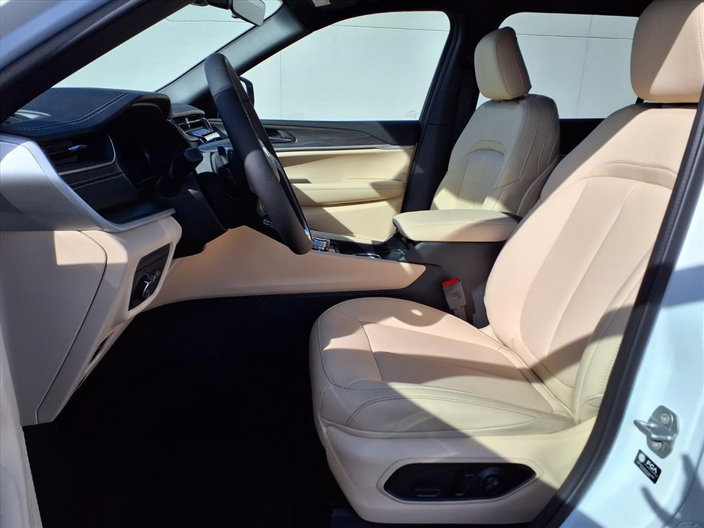 new 2025 Jeep Grand Cherokee L car, priced at $50,222