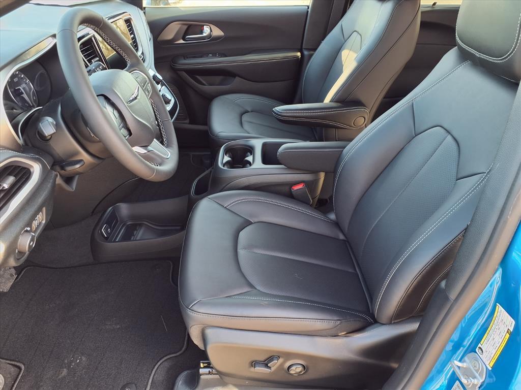 new 2026 Chrysler Pacifica car, priced at $45,422