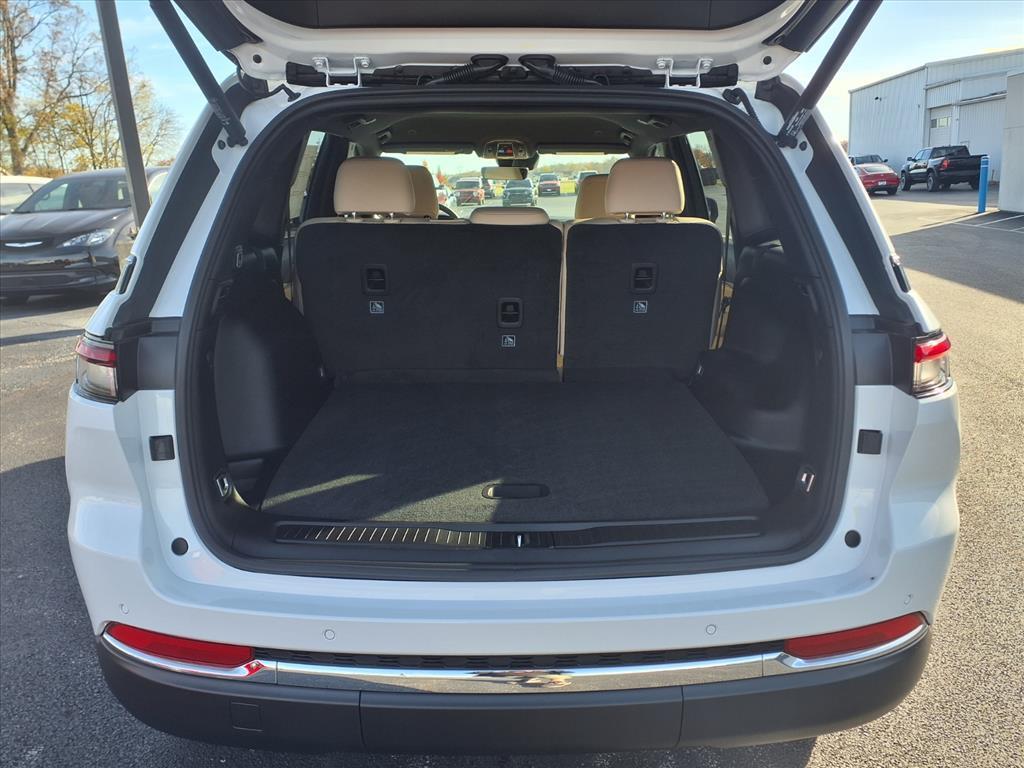 new 2025 Jeep Grand Cherokee car, priced at $48,282