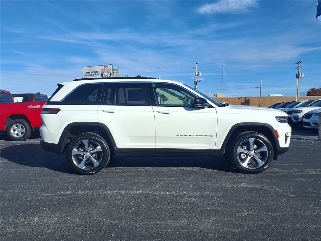 new 2025 Jeep Grand Cherokee car, priced at $48,282