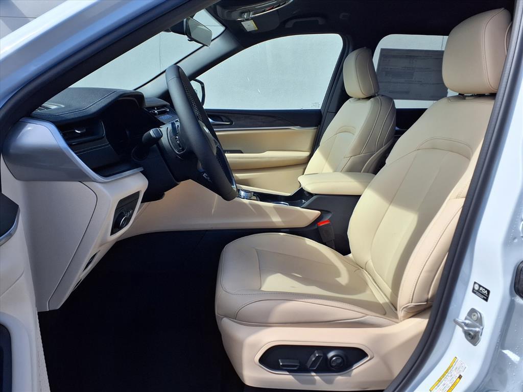 new 2026 Jeep Grand Cherokee car, priced at $47,015