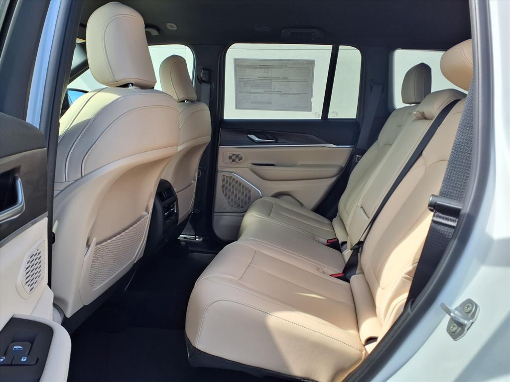 new 2026 Jeep Grand Cherokee car, priced at $47,015