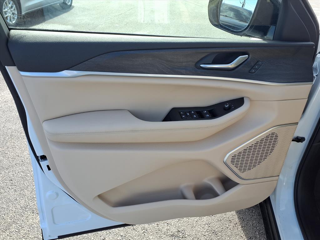 new 2026 Jeep Grand Cherokee car, priced at $47,015