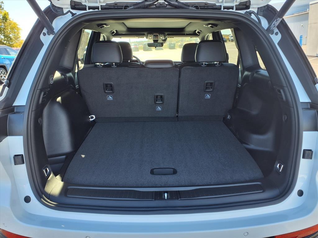 new 2025 Jeep Grand Cherokee car, priced at $51,502