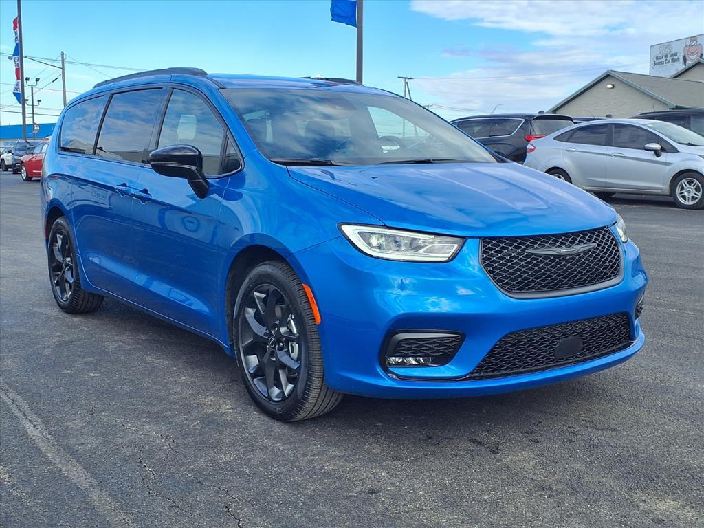 new 2026 Chrysler Pacifica car, priced at $47,422