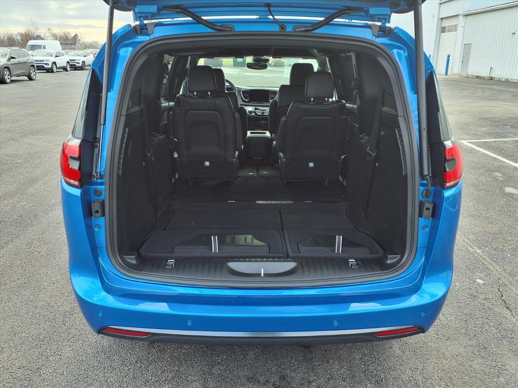 new 2026 Chrysler Pacifica car, priced at $47,422