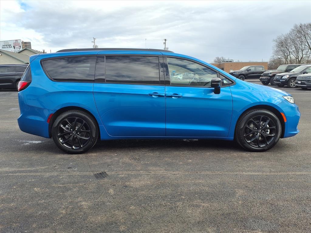 new 2026 Chrysler Pacifica car, priced at $47,422