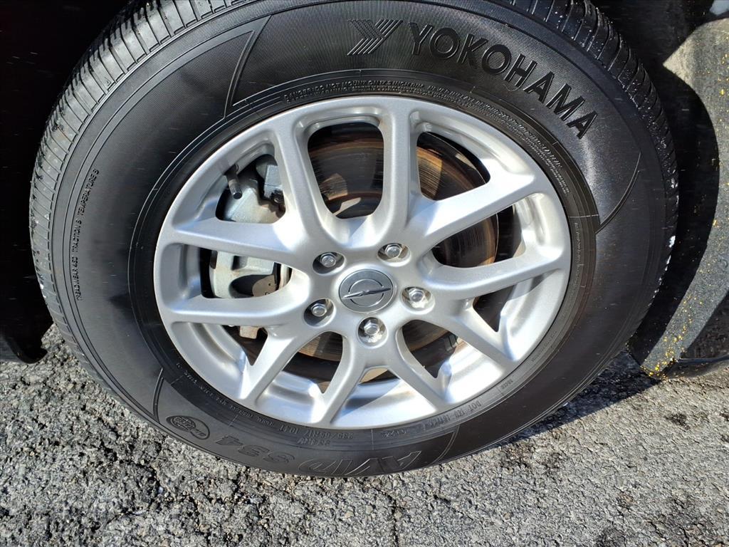 used 2024 Chrysler Pacifica car, priced at $28,990