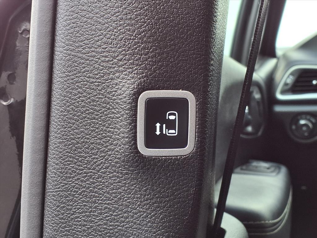 used 2025 Chrysler Pacifica car, priced at $30,540