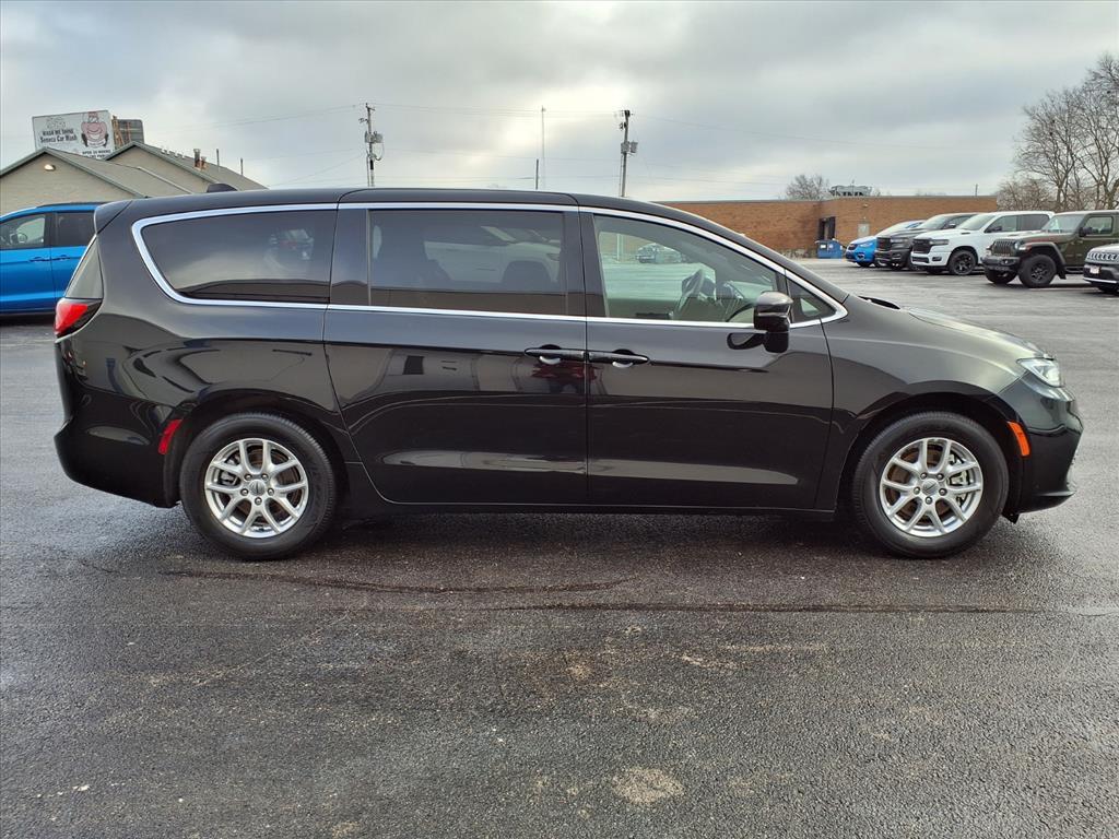 used 2025 Chrysler Pacifica car, priced at $30,540