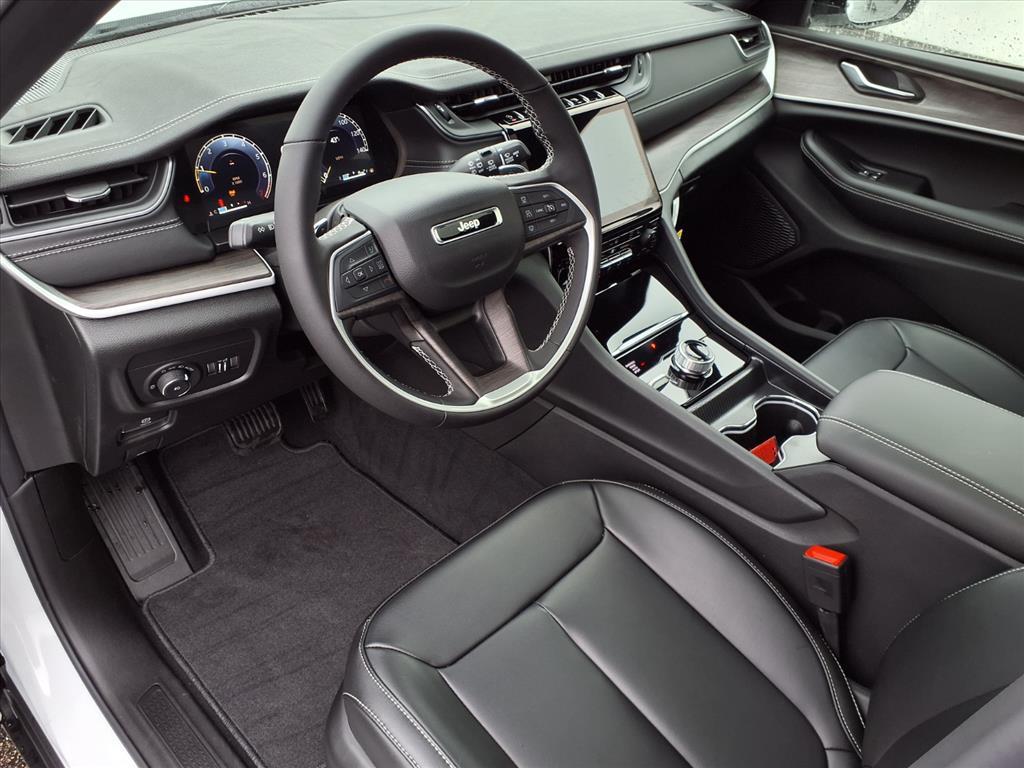 new 2025 Jeep Grand Cherokee car, priced at $50,890