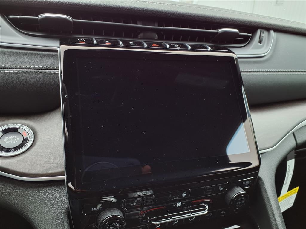 new 2025 Jeep Grand Cherokee car, priced at $50,890