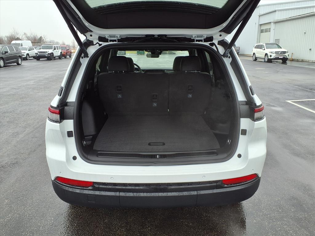 new 2025 Jeep Grand Cherokee car, priced at $50,890