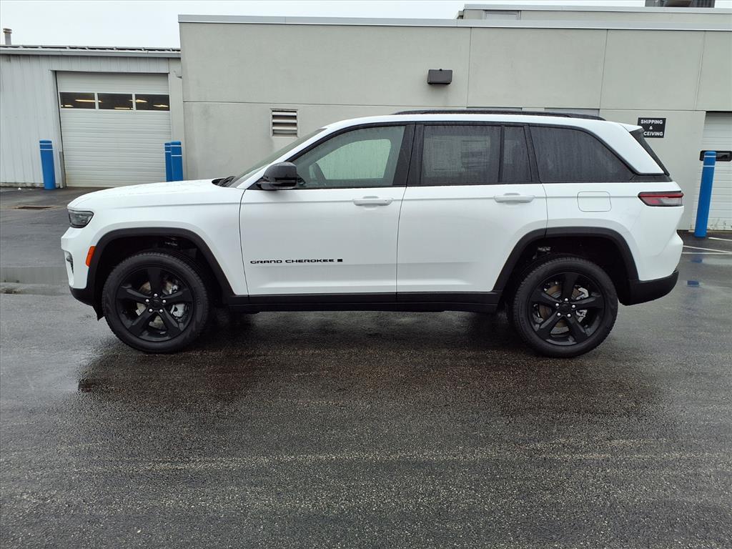 new 2025 Jeep Grand Cherokee car, priced at $50,890