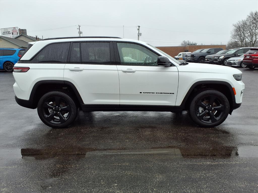 new 2025 Jeep Grand Cherokee car, priced at $50,890