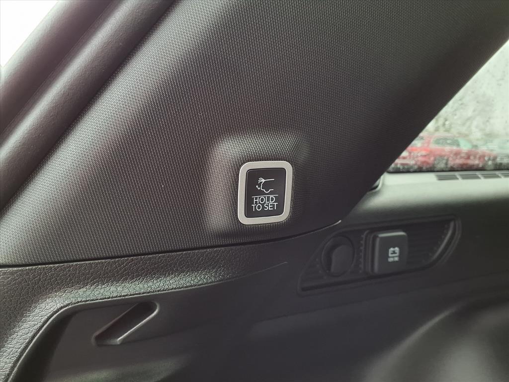 new 2025 Jeep Grand Cherokee car, priced at $50,890