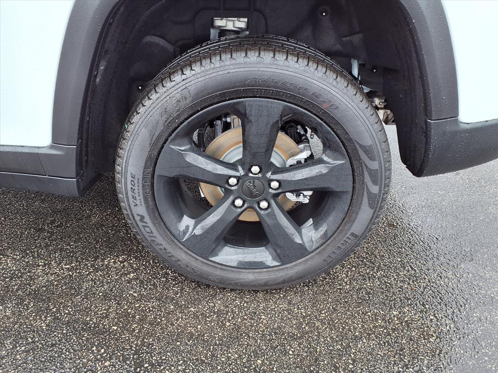 new 2025 Jeep Grand Cherokee car, priced at $50,890