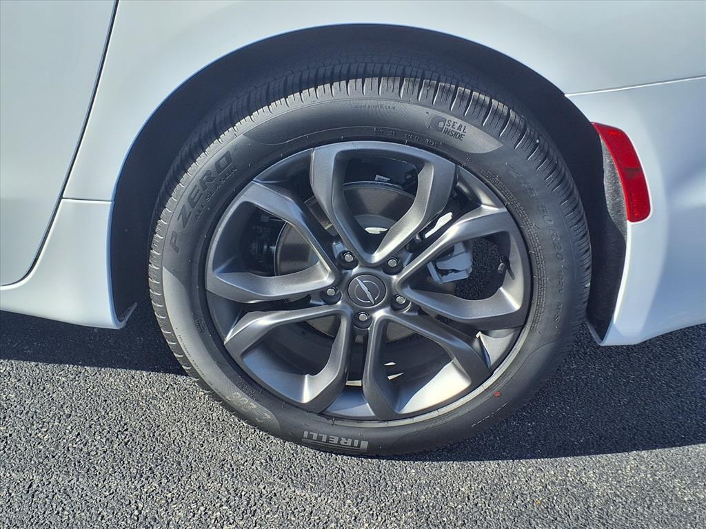 new 2026 Chrysler Pacifica car, priced at $45,924