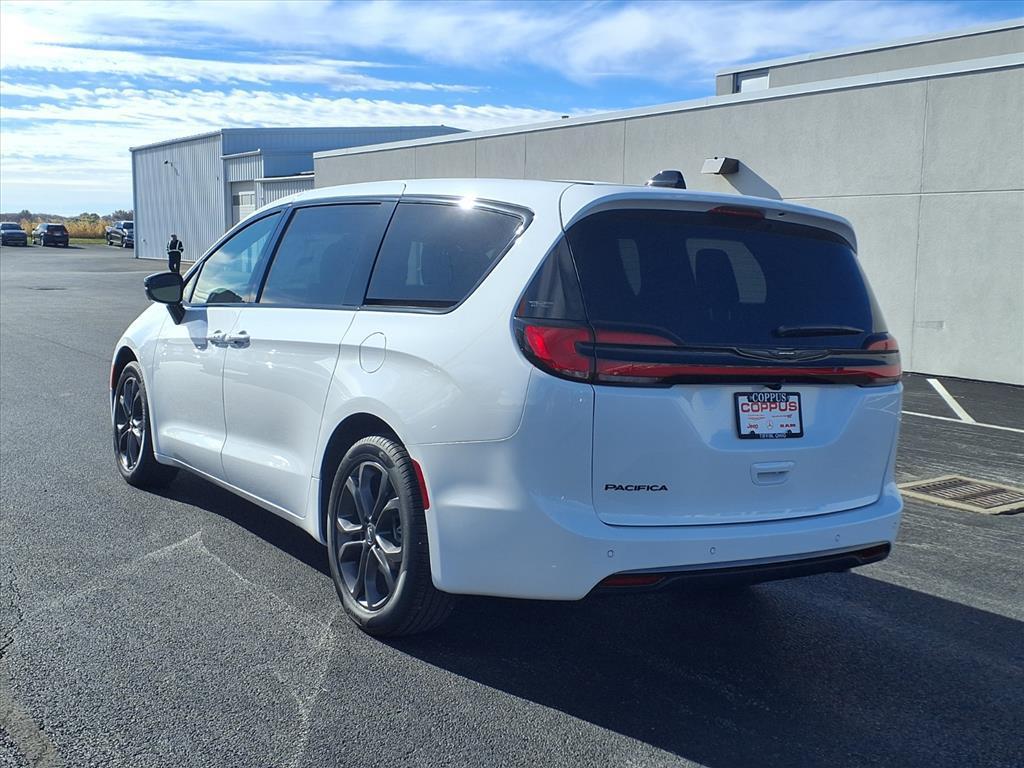 new 2026 Chrysler Pacifica car, priced at $45,924