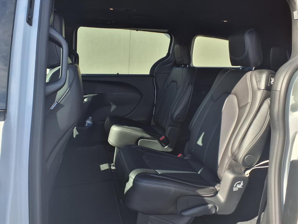new 2026 Chrysler Pacifica car, priced at $45,924