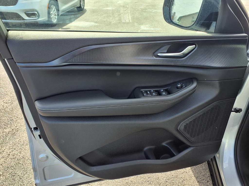 new 2025 Jeep Grand Cherokee L car, priced at $49,148