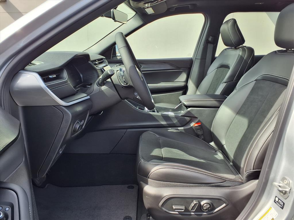 new 2025 Jeep Grand Cherokee L car, priced at $49,148