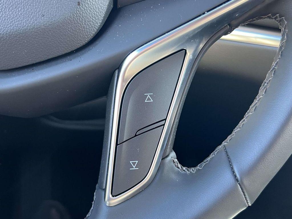 used 2025 Cadillac XT5 car, priced at $31,995