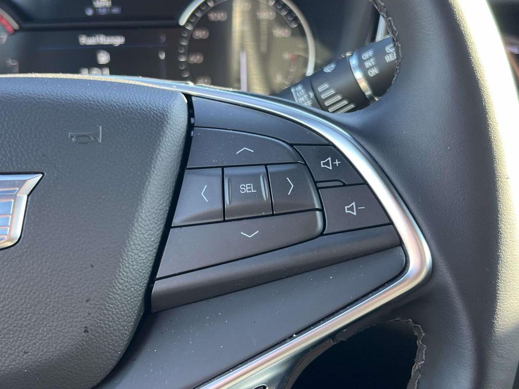 used 2025 Cadillac XT5 car, priced at $31,995