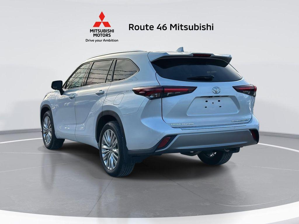 used 2024 Toyota Highlander car, priced at $40,991