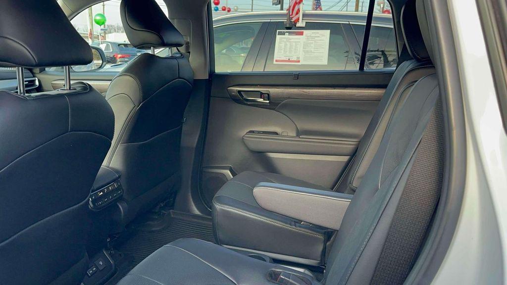 used 2024 Toyota Highlander car, priced at $40,991