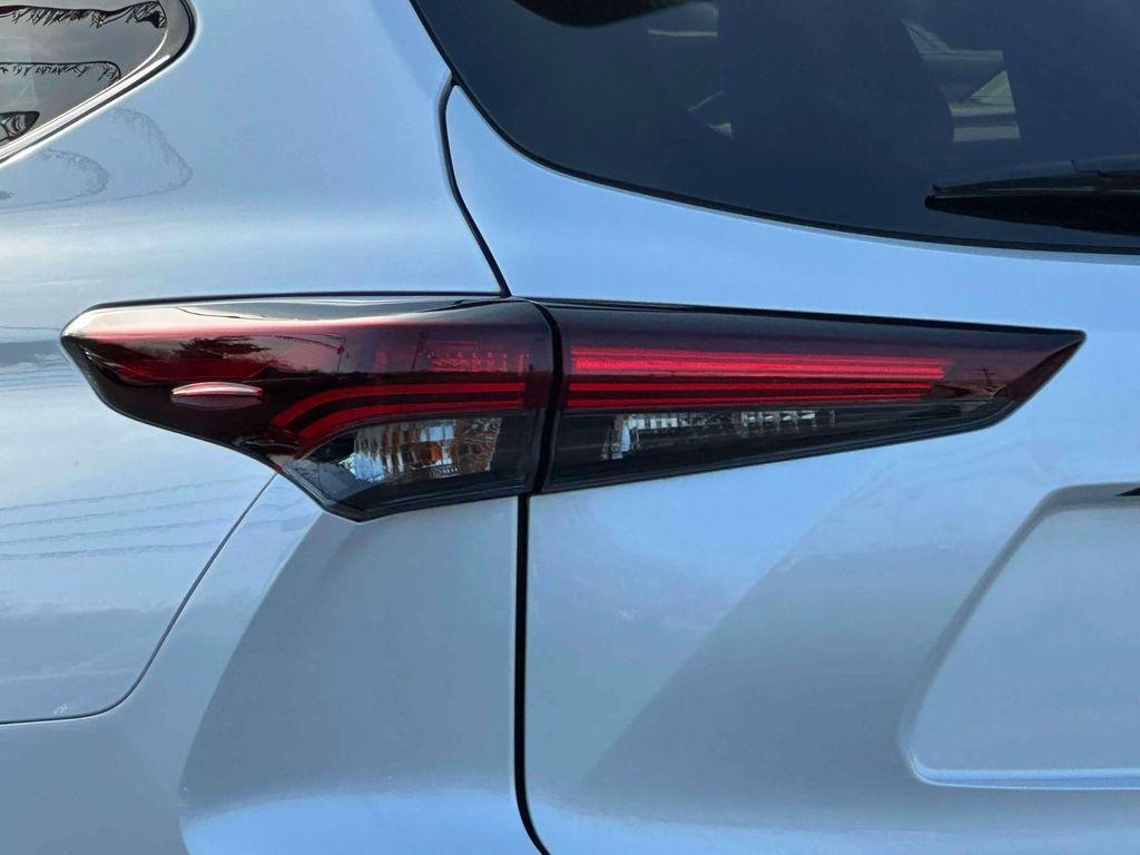 used 2024 Toyota Highlander car, priced at $40,991