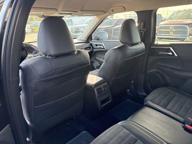 used 2024 Mitsubishi Outlander car, priced at $25,900