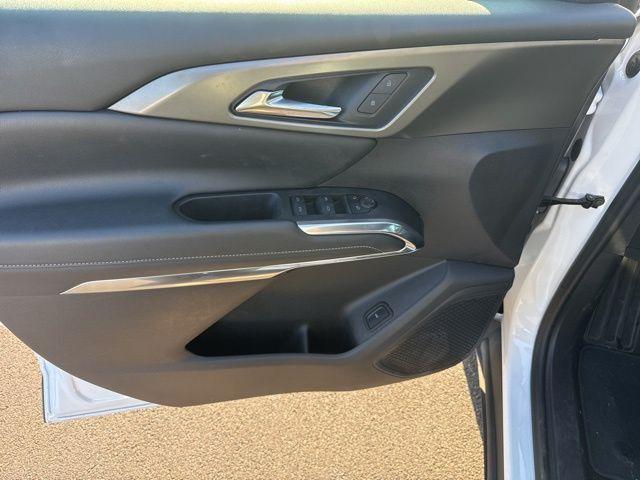 used 2025 Chevrolet Traverse car, priced at $35,900