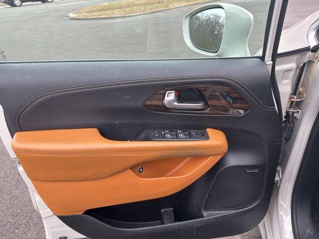 used 2021 Chrysler Pacifica Hybrid car, priced at $23,500