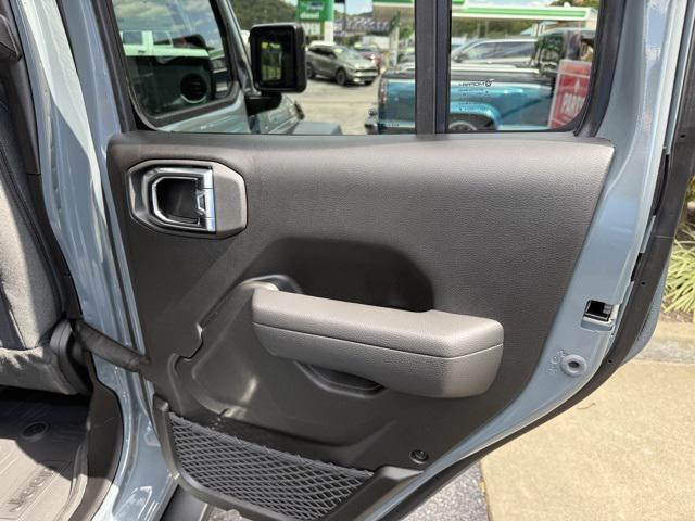 new 2025 Jeep Gladiator car, priced at $43,702