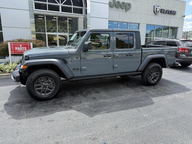 new 2025 Jeep Gladiator car, priced at $43,702