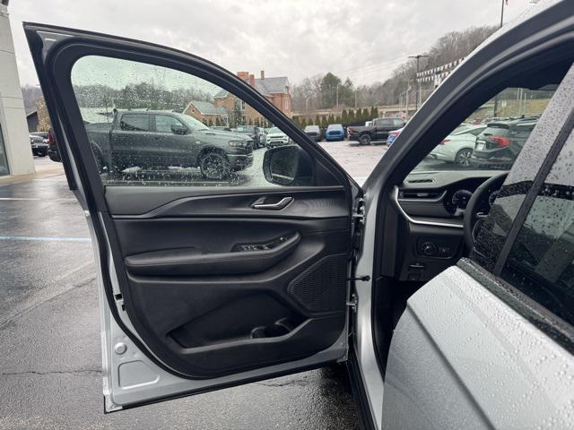 new 2025 Jeep Grand Cherokee car, priced at $41,020