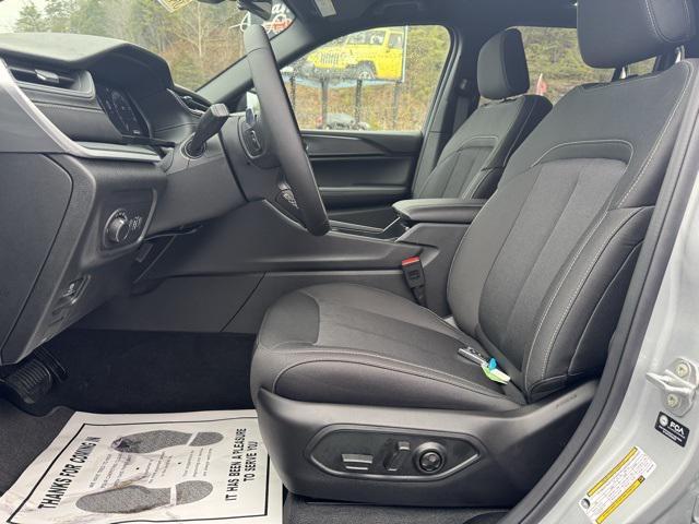 new 2025 Jeep Grand Cherokee car, priced at $41,020