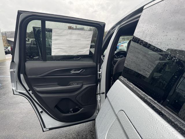 new 2025 Jeep Grand Cherokee car, priced at $41,020