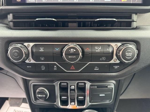 new 2026 Jeep Gladiator car, priced at $50,005