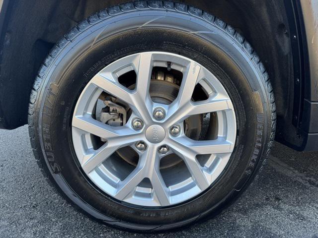 used 2023 Jeep Grand Cherokee car, priced at $25,970